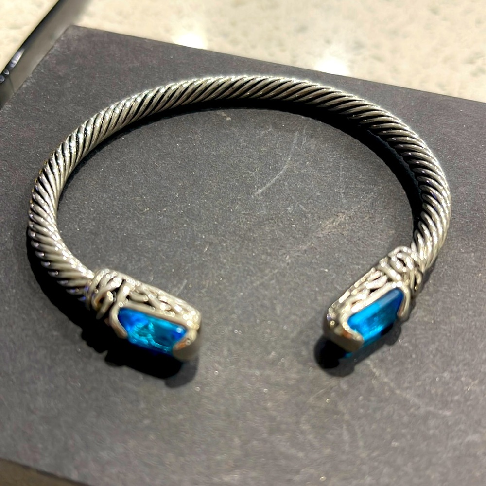 Contemporary Silvertone bracelet with the blue stone
